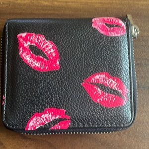 Lip Kiss Mark Black Wallet